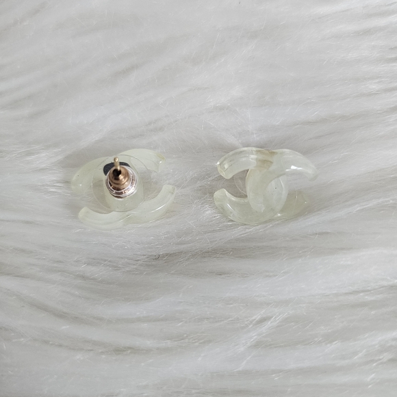 🍃 Chanel CC Stud Earrings 🍃 - Picture 6 of 9